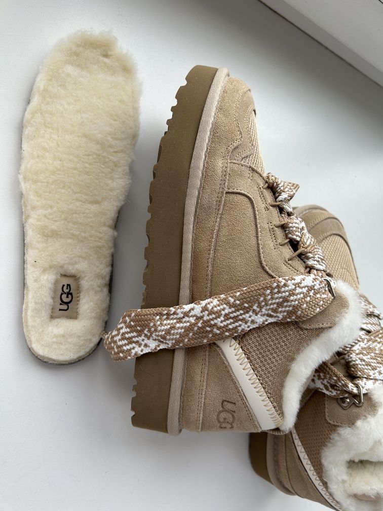 UGG нові у бежевому кольорі