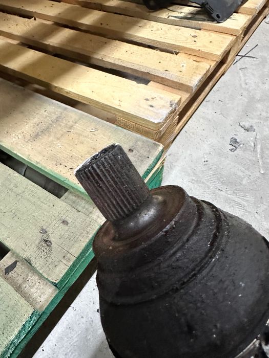 Піввісь Skoda SuperB Octavia. Полуось Ceперь Октавиа