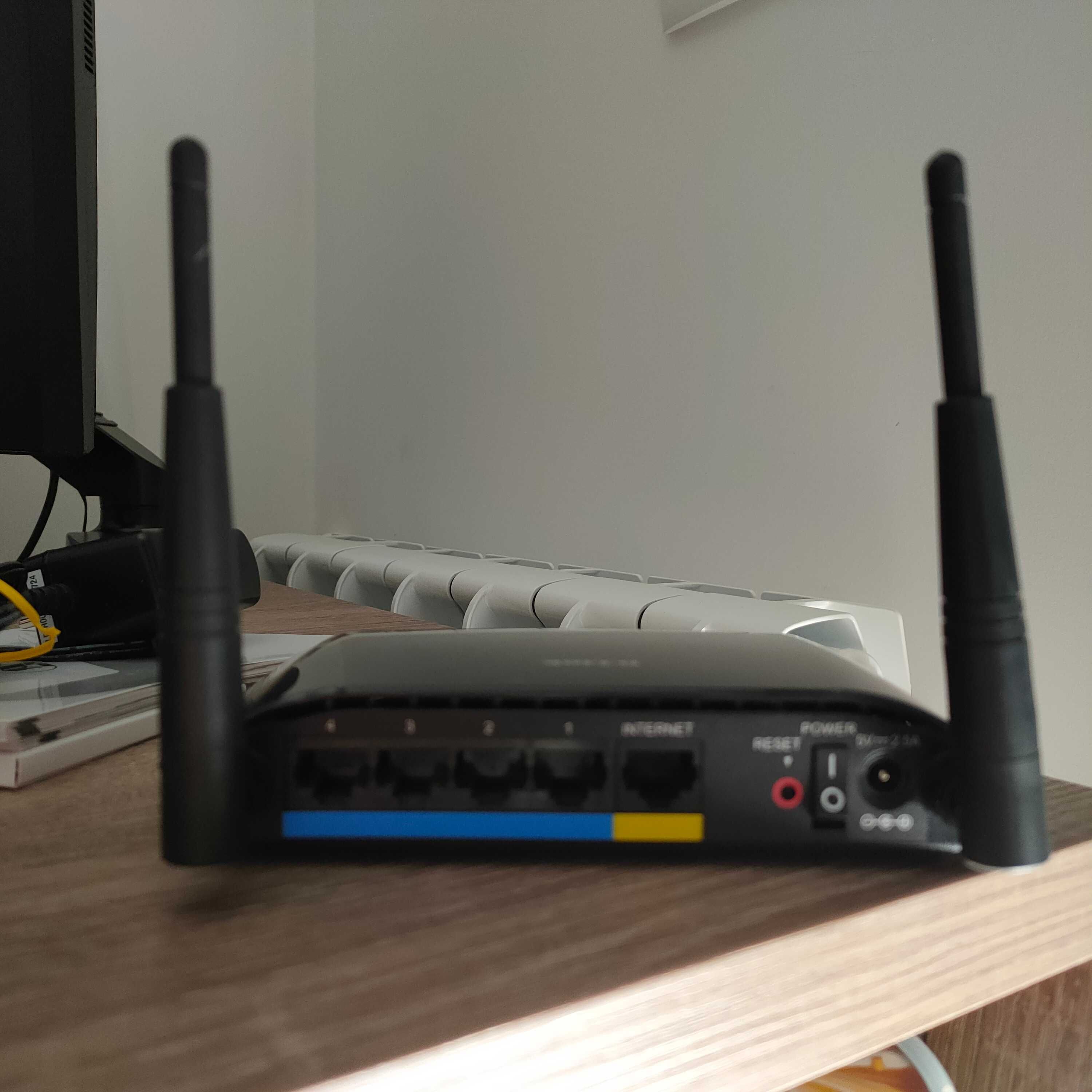 Router D-Link DIR-815