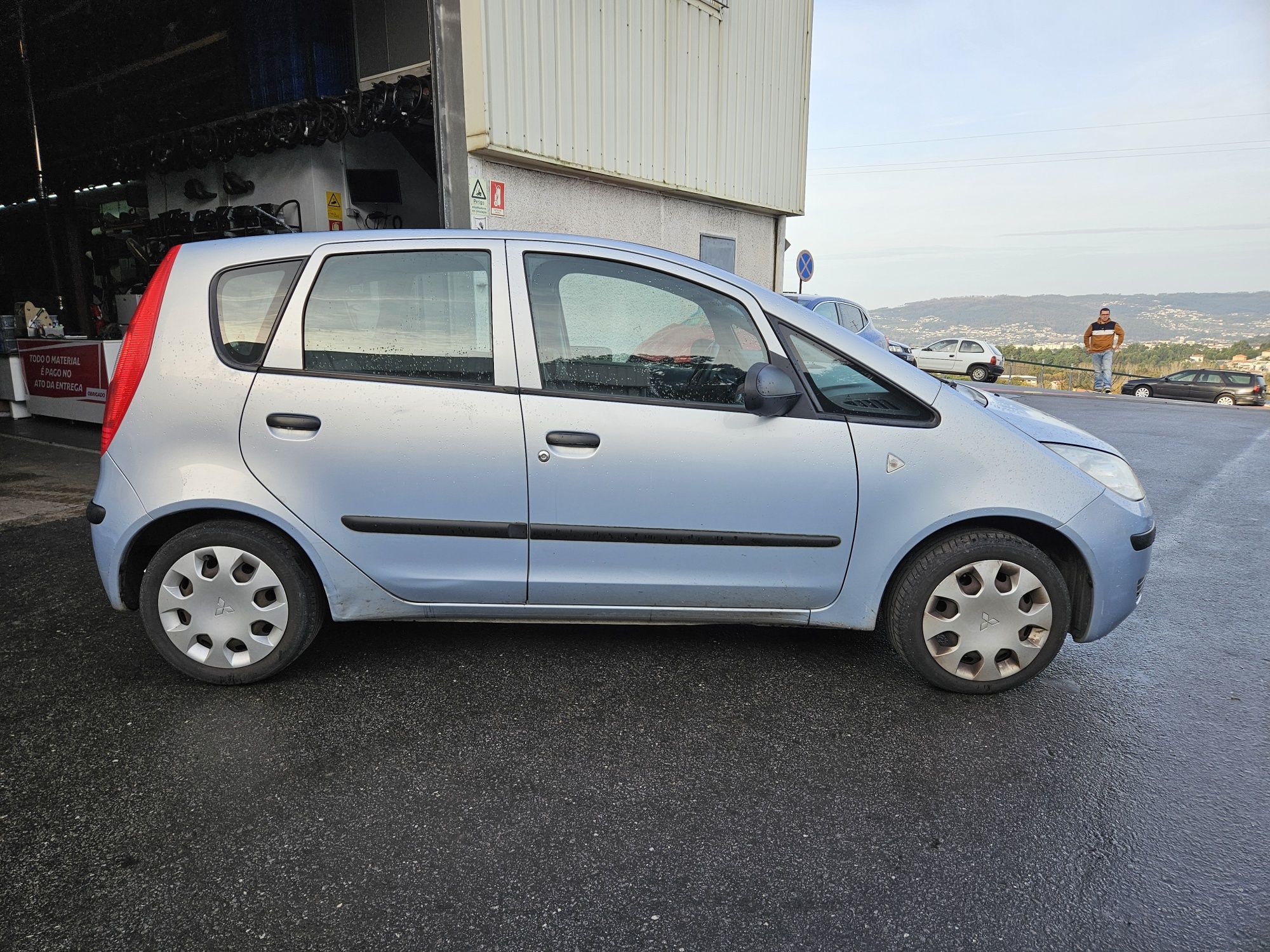 Mitsubishi Colt 1.3i de 2005 para peças