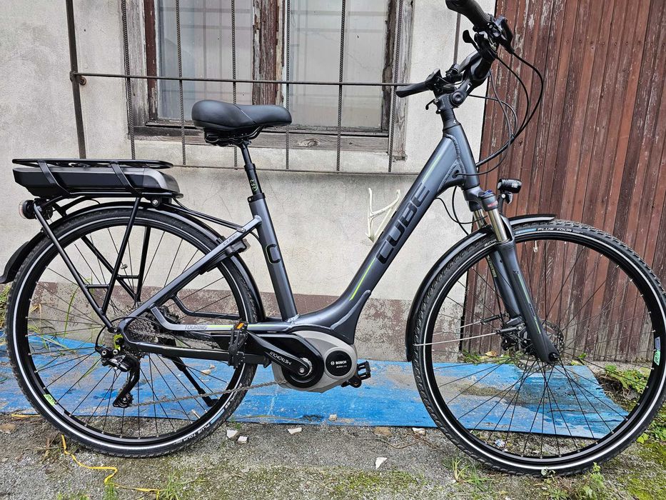 Rower elektryczny jak nowy damka Cube z silnikem Bosch