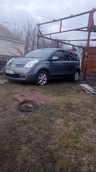 Продаю нісан ноте2010р