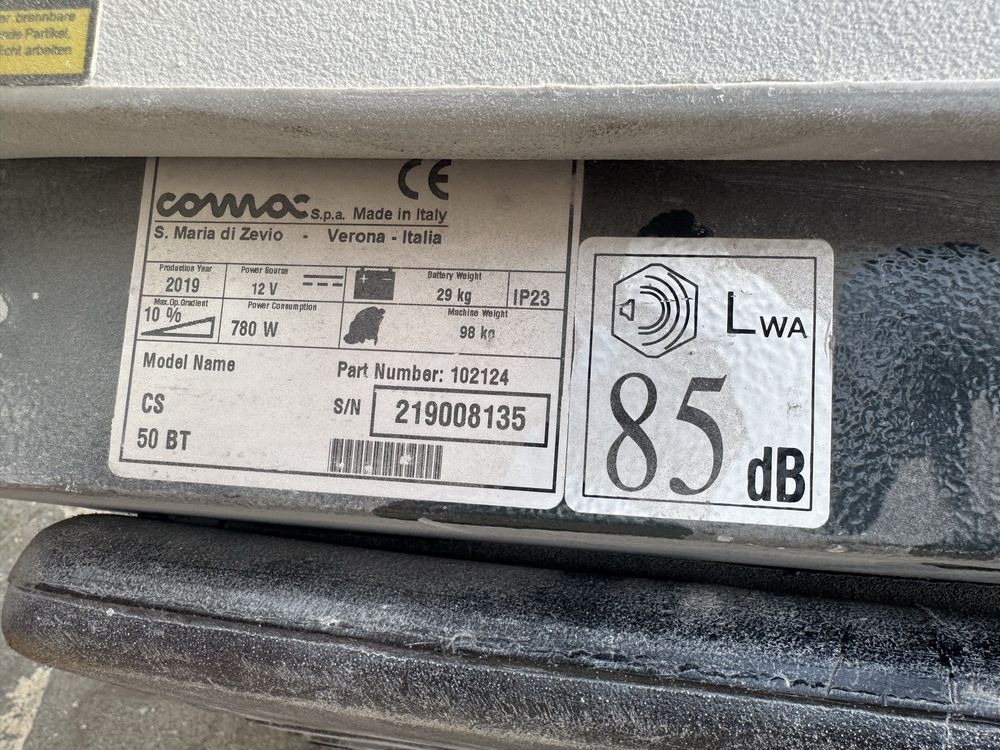 Zamiatarka szorowarka do kostki szorowarka Comoc CS 50 BT 2019