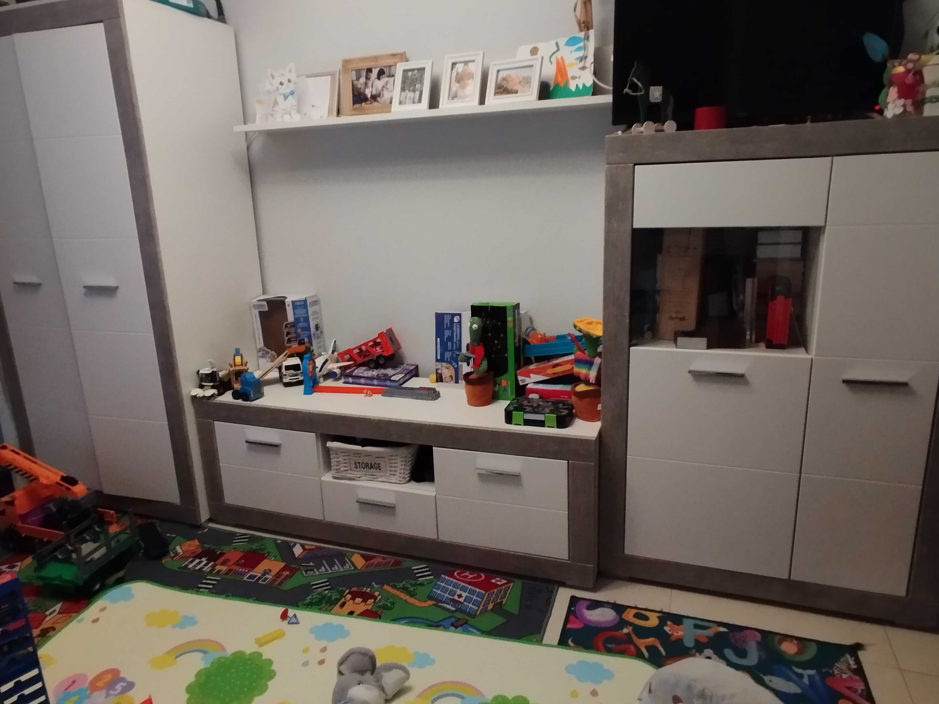 Meble do pokoju kupione  salonie   Ewro