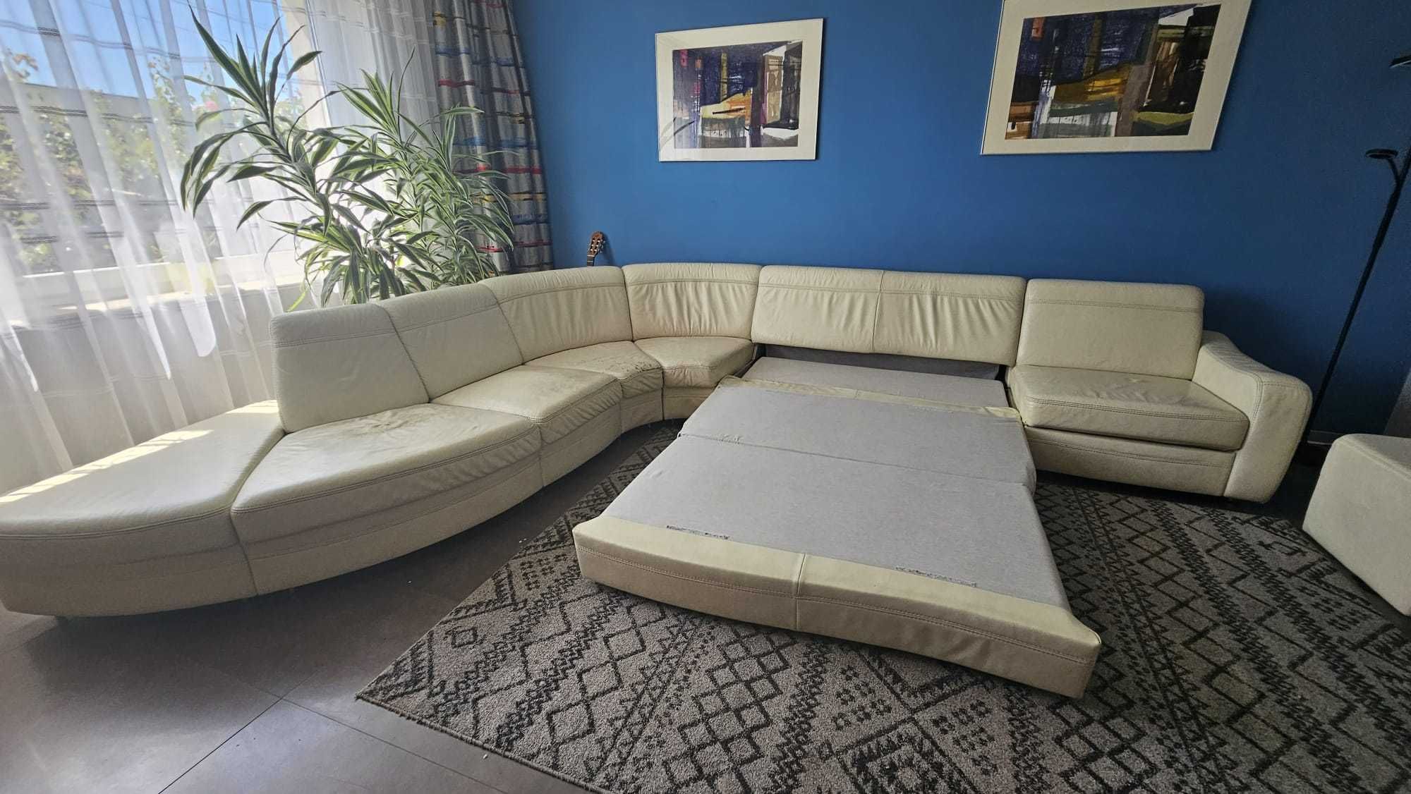 Duży narożnik skórzany plus pufa firmy Etap z funkcją spania