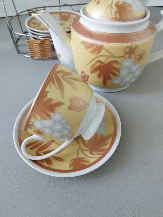 Чайный сервиз на металлической подставке на 5 персон