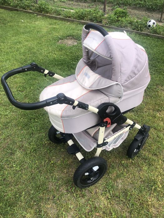 Дитяча коляска