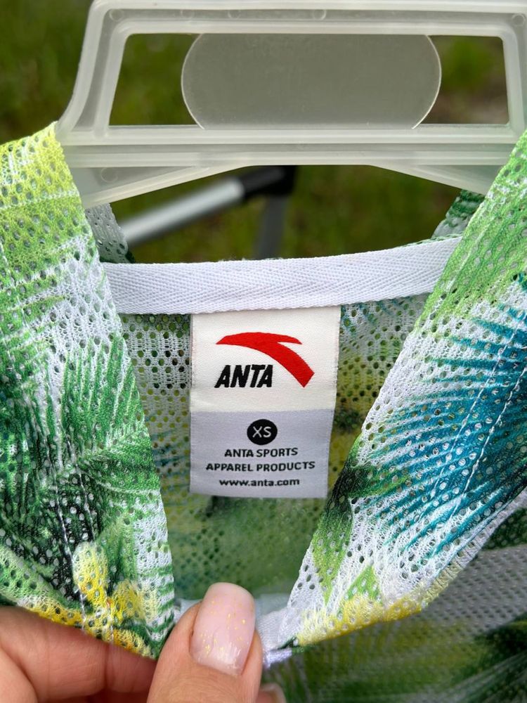 Легенька вітровка, спортивна кофта  anta ( оригінал ) розмір xs