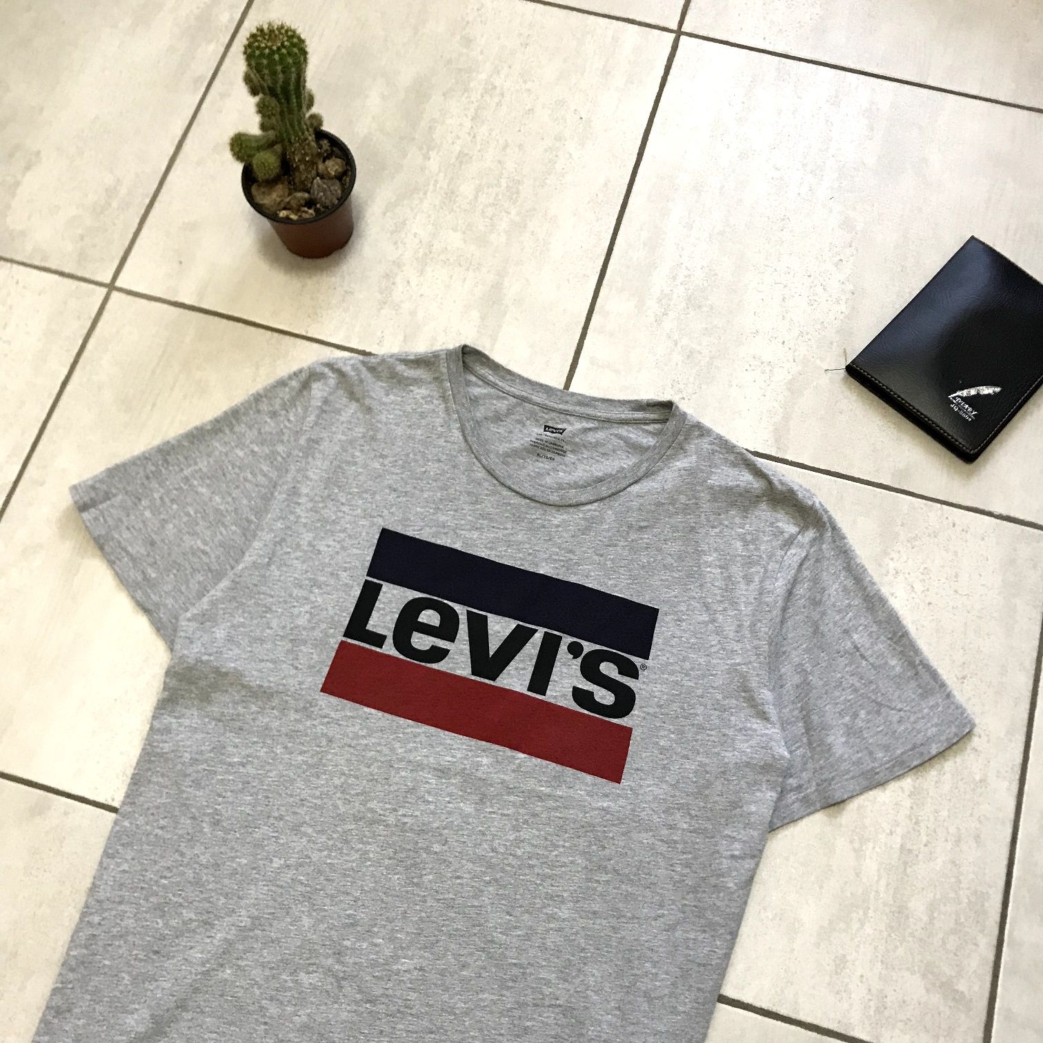 Levis футболка з великим логотипом Левайс