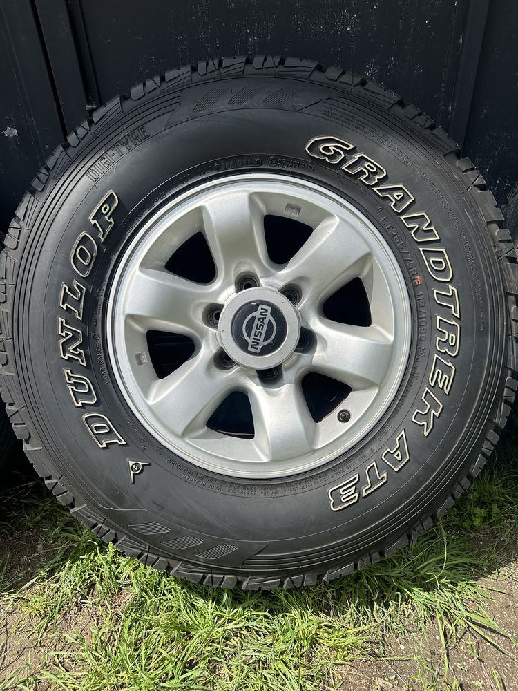 Vendo jantes e pneus 265/75 r16