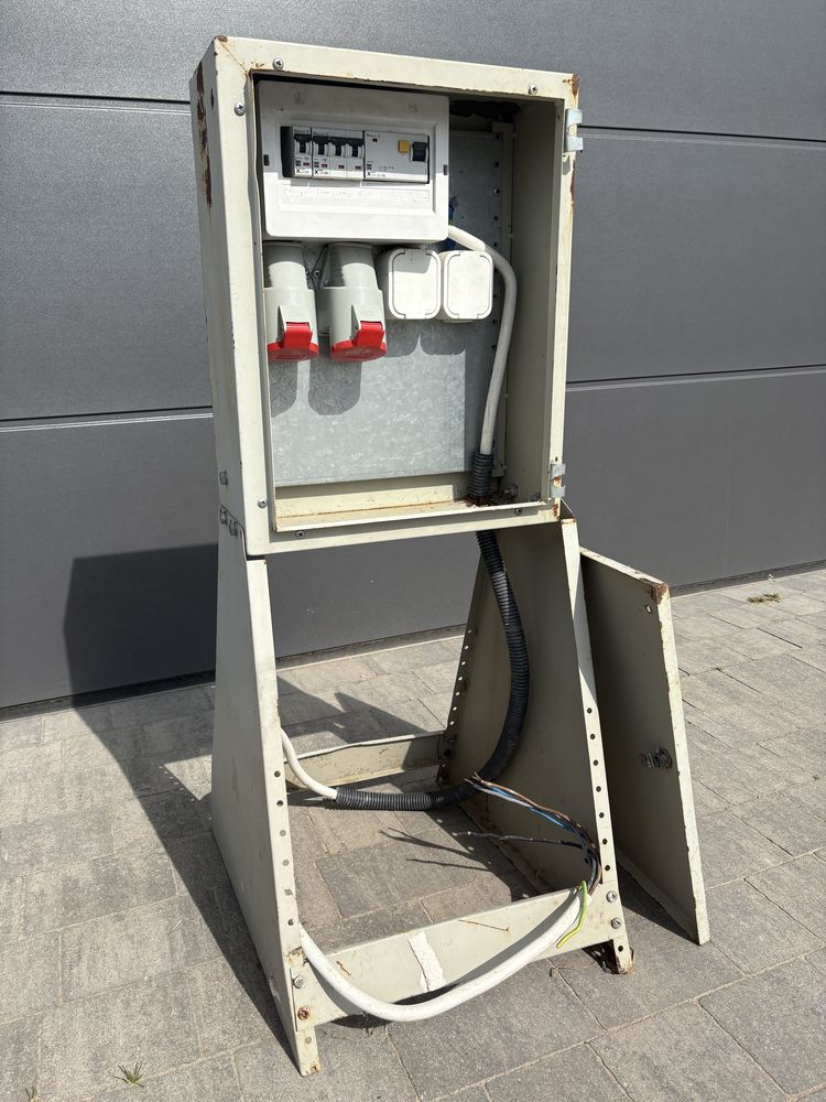 Skrzynka elektryczna na budowę (erbetka)