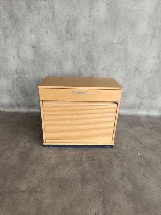 Szafa żaluzjowa kolor buk kinnarps