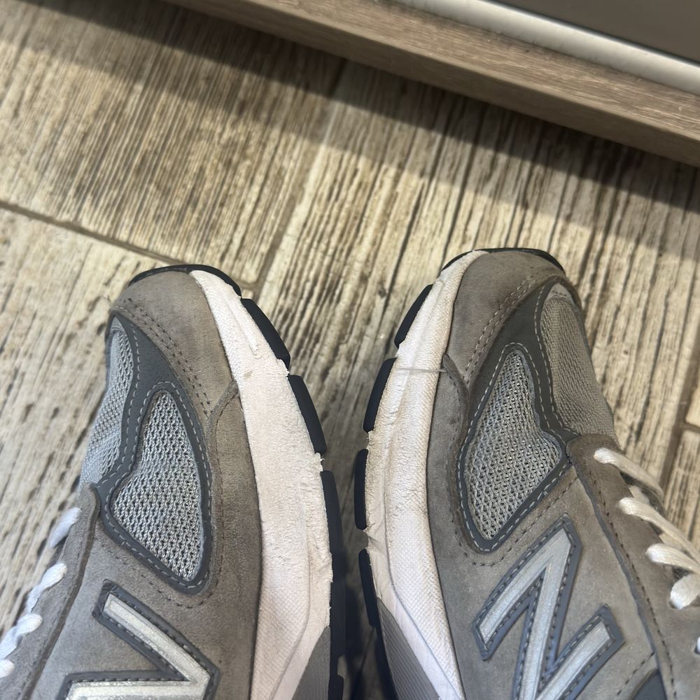 Кросівки New Balance 990 v5