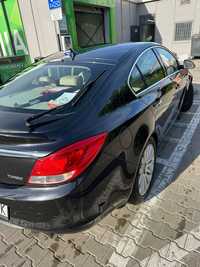 Opel Insignia Reprezent. auto, czarny kolor, jasna tapicerka, alufelgi, szyberdach