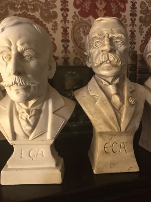 Bustos de Eça de Queiroz
