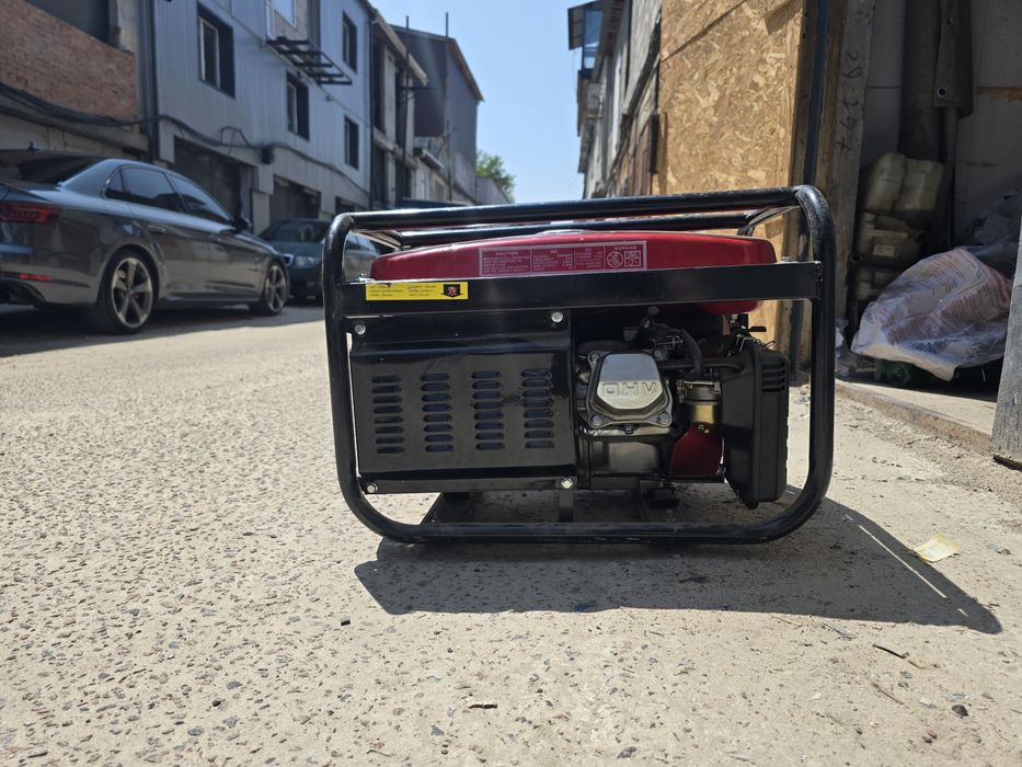 Генератор   бензиновый 3-х фазный Powertech PT6500w 6hp