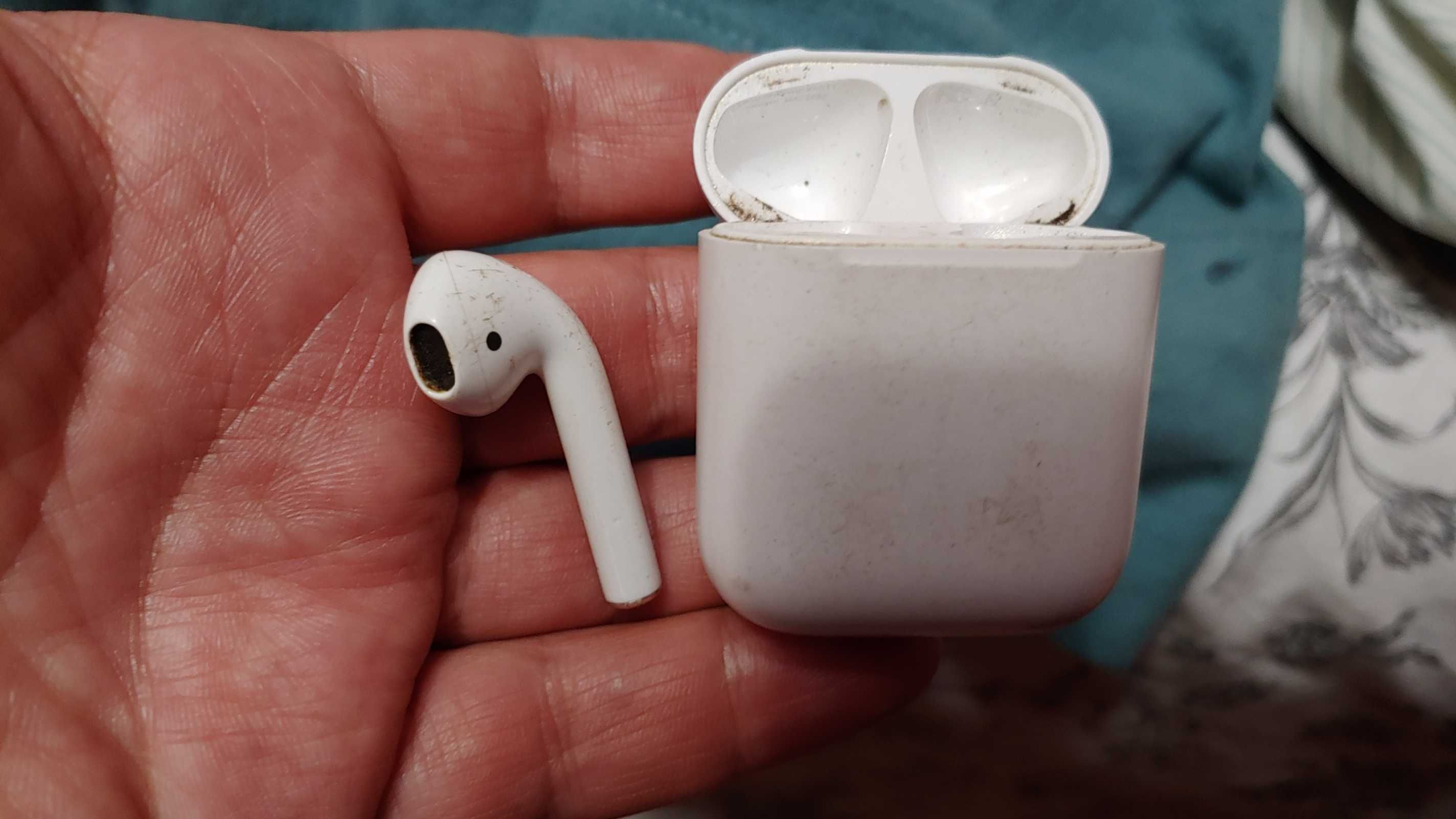 Наушник Apple AirPods+Charging Case.некомплект!!