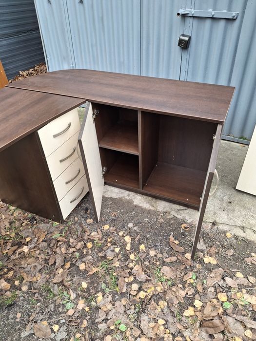 Продам два комплекти офісної меблі і угловий стіл