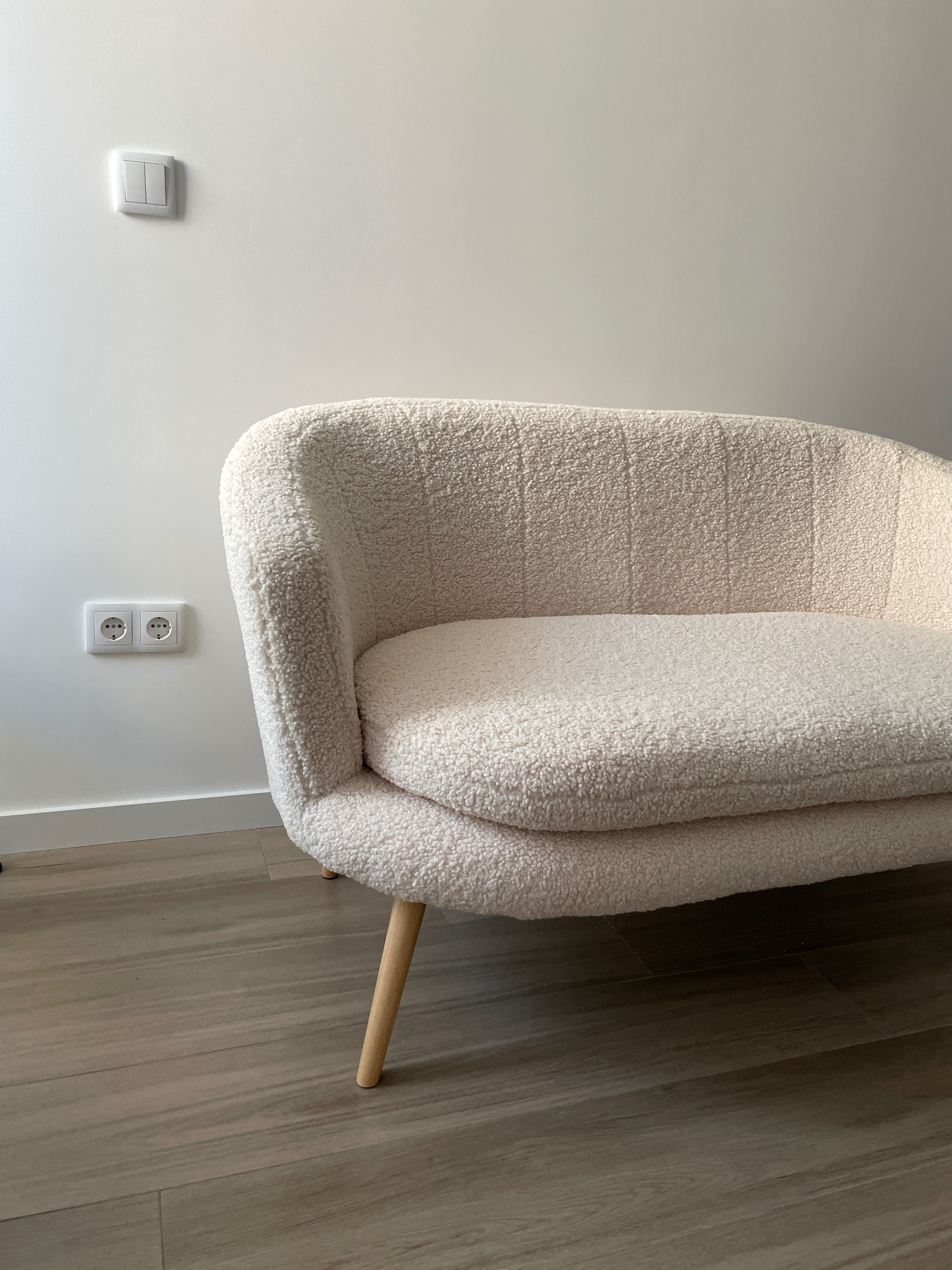Sofá teddy branco de 2,5 lugares como novo