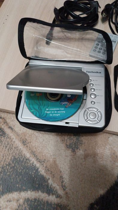 Автомобільний телевізор та dvd плеєр Technika
