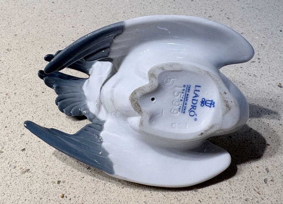 Lladro: Lindissima escultura em porcelana Garça em pose de nidificação