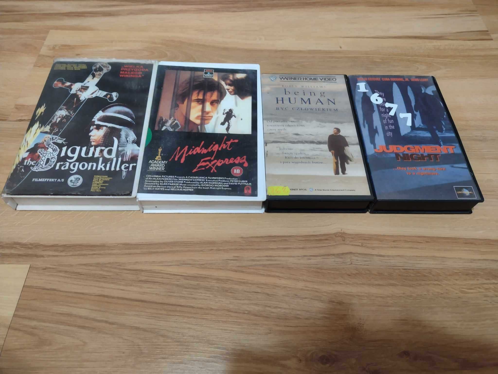 Cztery filmy na VHS (Stone, Williams, Estevez)