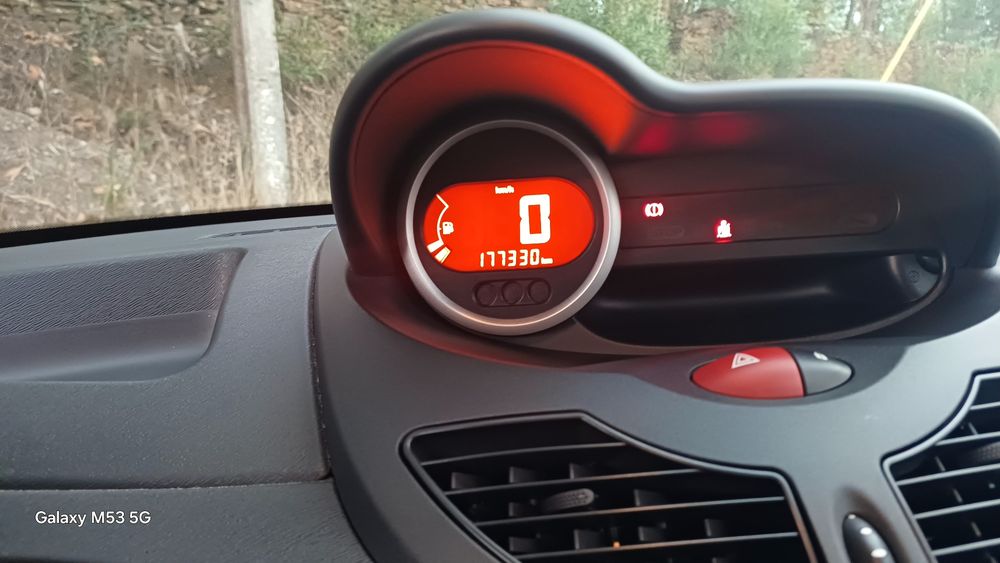 Renalt twingo com teto panorâmica