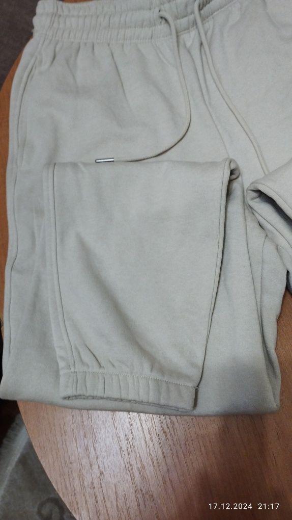 Продам спортивные штаны на флисе H&M