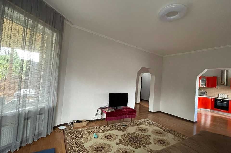 Будинок з жилим ремонтом та ПІДВАЛОМ у Центрі Бучі!  БЕЗ комісії