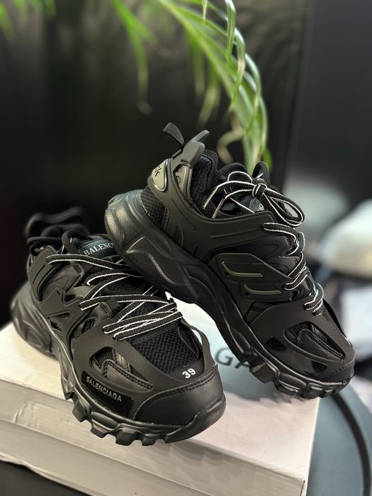 Кросівки Баленсіага 39( йде на 38 розмір )