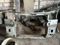 Передня частини кузова, телевізор Land Rover 2002