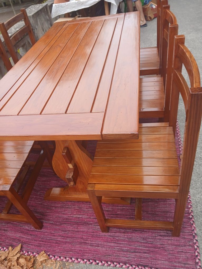 .mesa em madeira com 6 cadeiras como novas