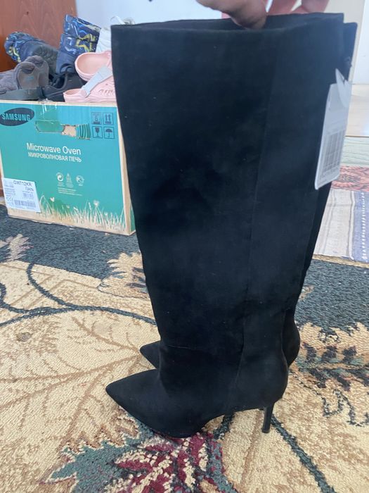 Стильні замшеві чобітки Mango