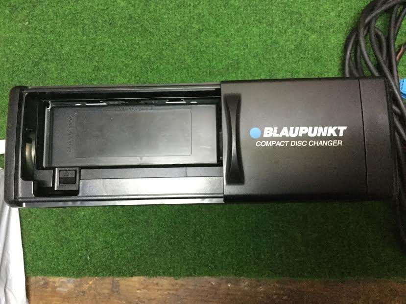 CD Changer “Blaupunkt” CDC-A071 – 10 CDs – Installation in the Trunk.64297674792833121