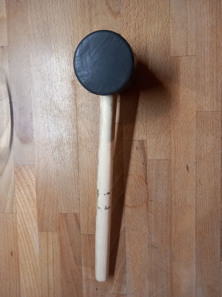 Młotek gumowy Magnusson 680 g czarny