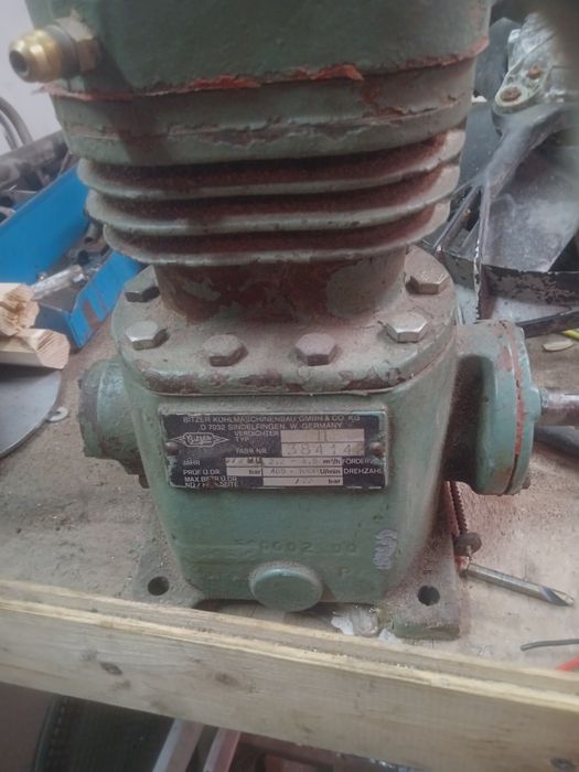 Sprężarka dwutłokowa