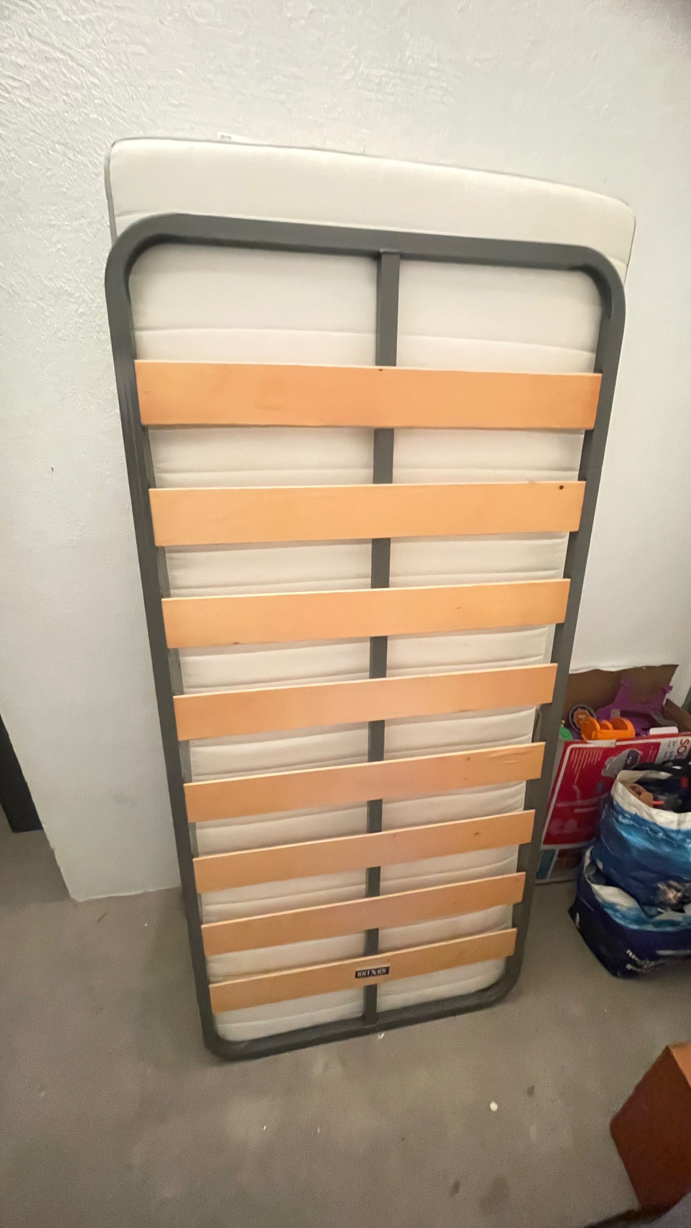 Colchão de solteiro ikea e estrado
