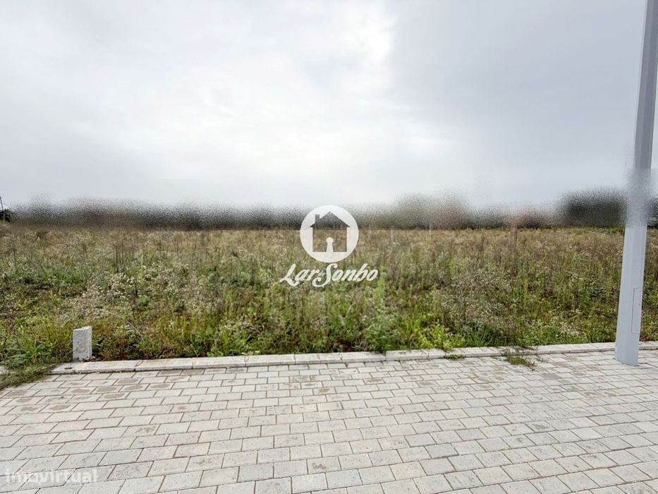 Lote de 325,95m2 para moradia geminada com piscina em Macieira da M...