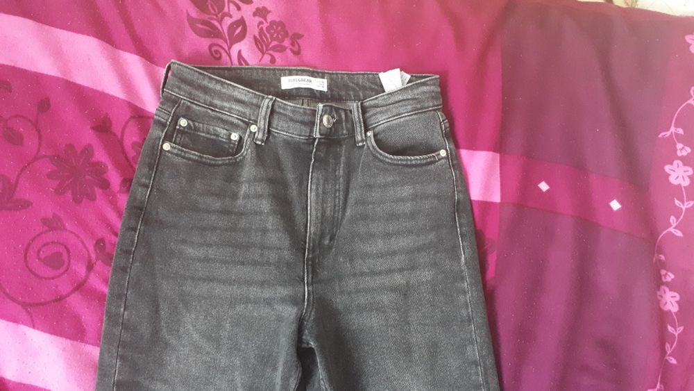 Ciemne jeansy spodnie fit mom Pull&Bear S/M