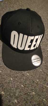 Królewska Niezwykła czapka Queen czarna z daszkiem efektowna