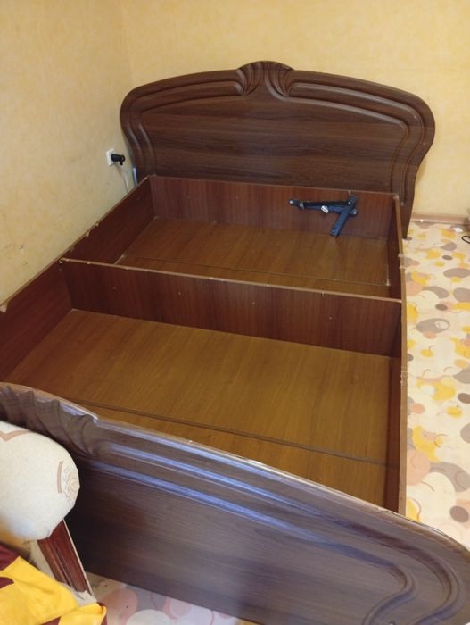 Ліжко без матрасу
