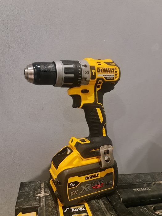 Продам безщітковий акумуляторний  шуруповерт DeWalt DCD796