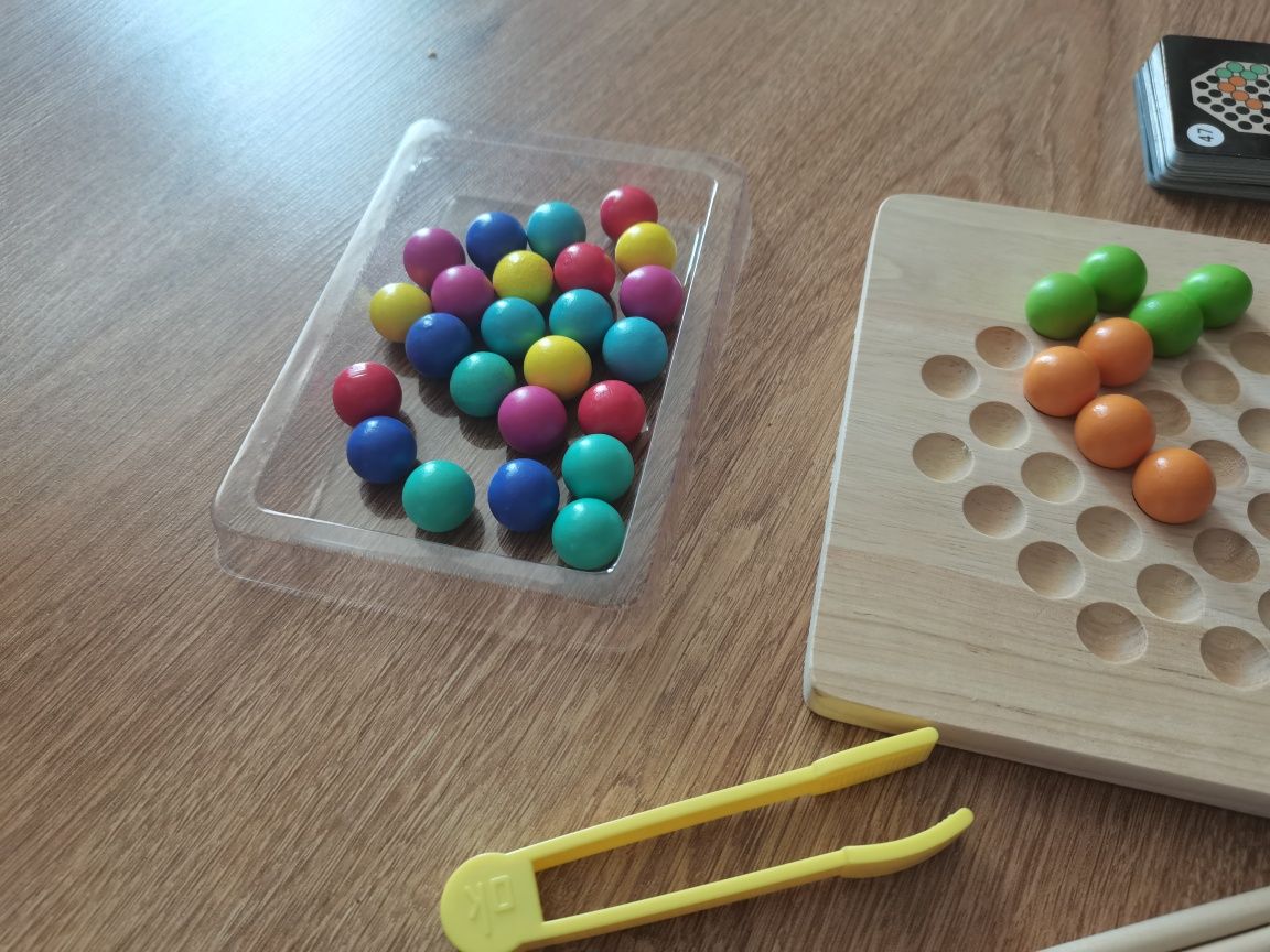 Nowa drewniana gra kuleczki Montessori sorter puzzle układanka patyczk