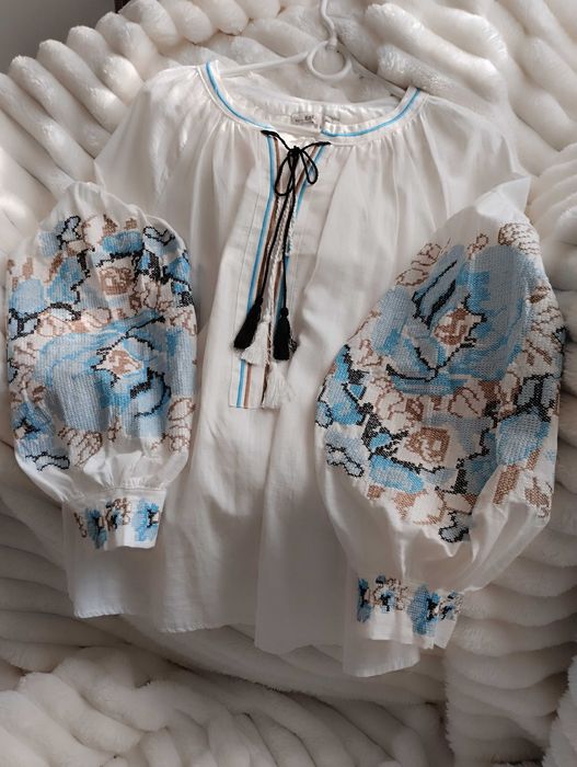 Жіноча вишиванка