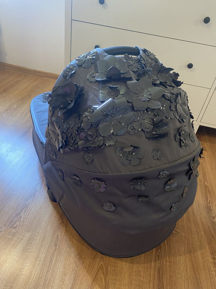 Witam, sprzedam gondole Cybex Priam Lux CC simply flowers grey