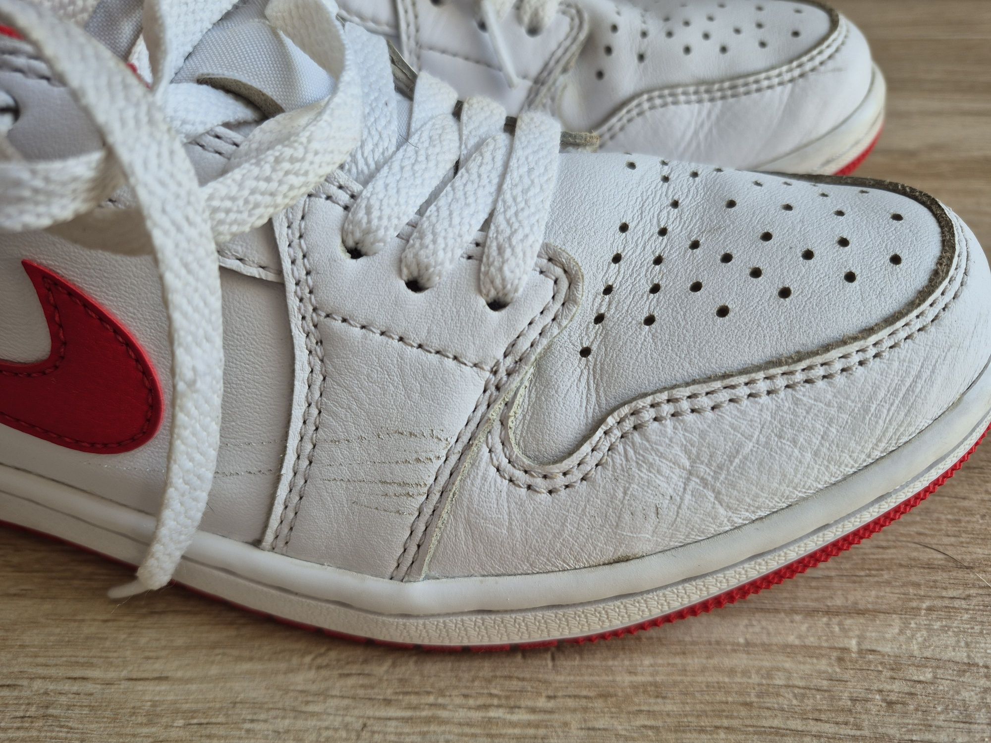 Nike Air Jordan 1 Retro Low biełe czerwone r.40