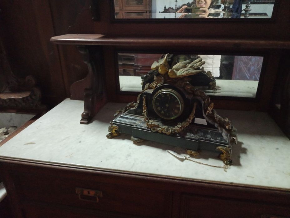 Recheio de loja de antiguidades