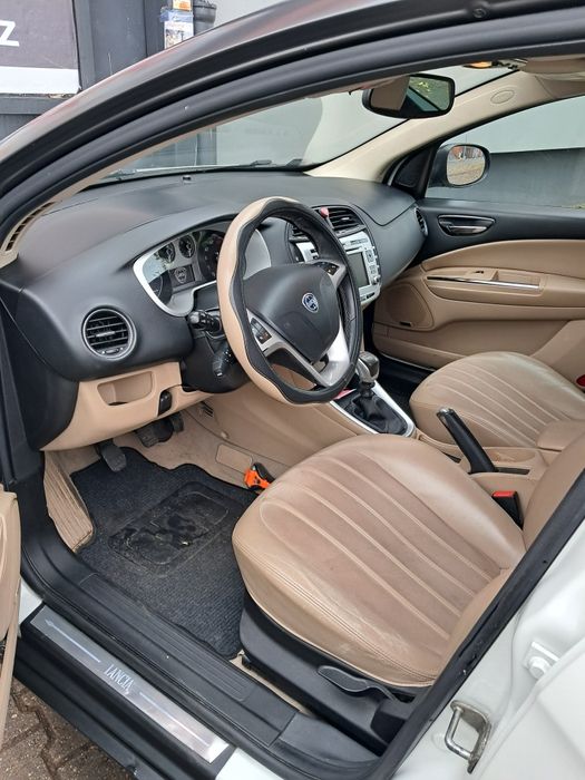 Sprzedam samochód osobowyLancia Delta