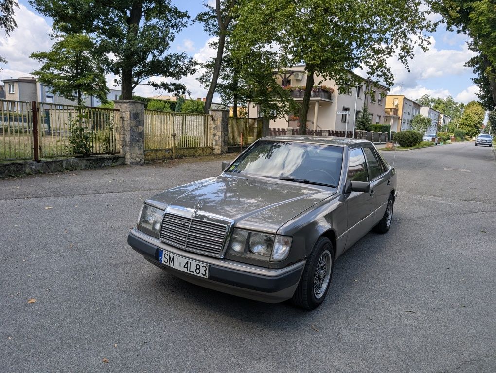 Mercedes W124 niski przebieg super stan techniczny