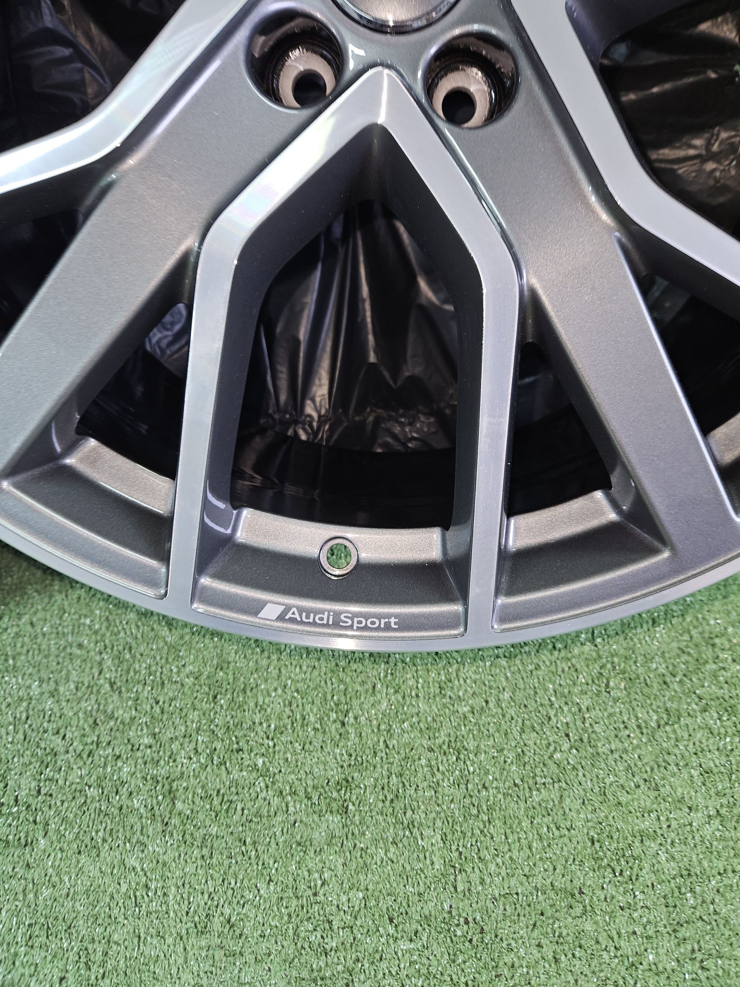 Sprzedam Alufelgi Orginalne Audi 5x112 20  Nowe  A4 A5 A6 A7 A8 Q5 Q7